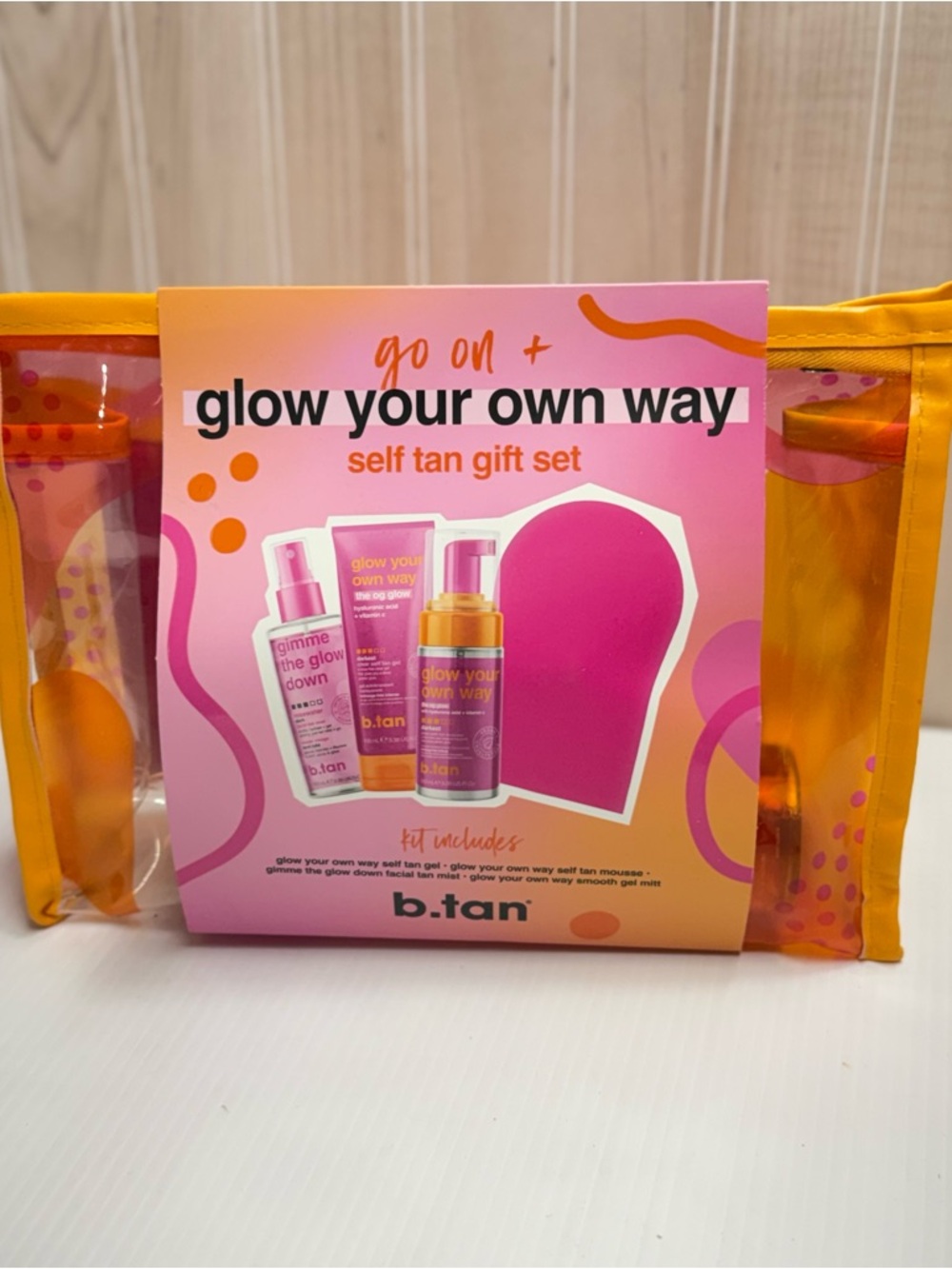 b.tan Glow Your Own Way Self Tan Gift Set - Pink & Orange